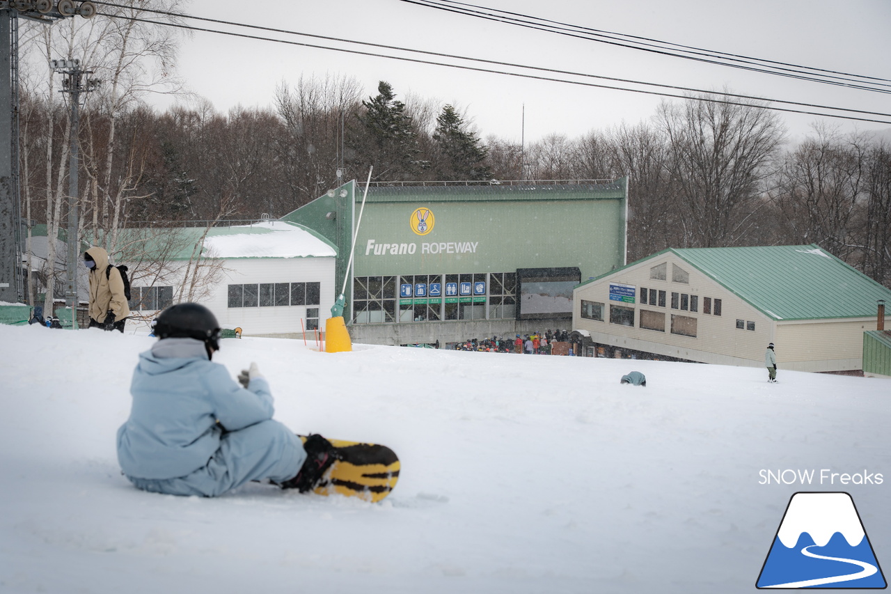 富良野スキー場｜スキーやスノーボードが初めての子供たちや初級者でも、ゲレンデの楽しさを味わえる工夫がいっぱい♪みんなに優しいスノーリゾート・富良野スキー場(^^)/